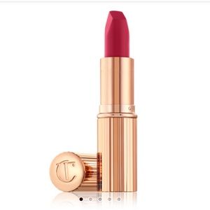 Charlotte Tilbury - The Queen - Matte Revolution lipstick